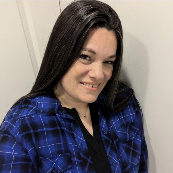 @simply_serene "LIVE" Share Show GIVEAWAYS🎁Jewelry💍Women's Clothing👗Makeup💄 - Picture 4 of 5